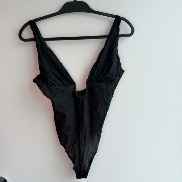 SKIMS Tops - SKIMS Plunge Neck Bodysuit Black Size M
